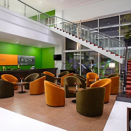 Hotel Santika Палу Екстериор снимка