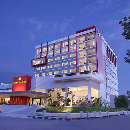 Hotel Santika Палу Екстериор снимка