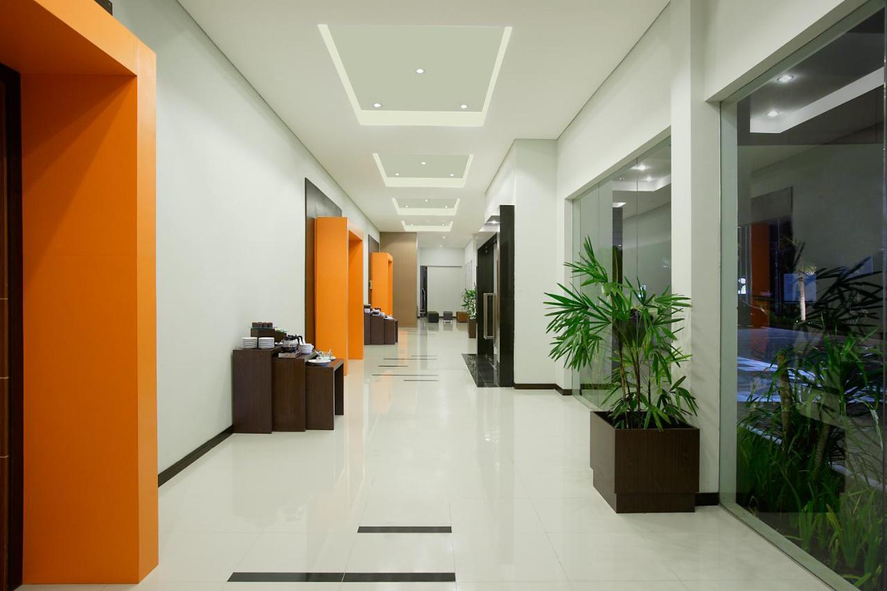 Hotel Santika Палу Екстериор снимка