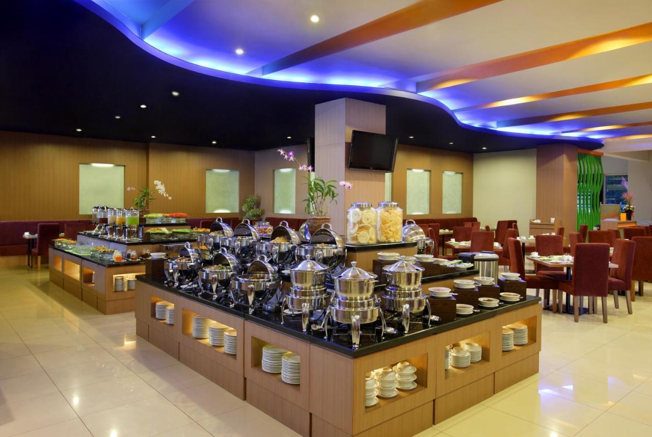 Hotel Santika Палу Екстериор снимка