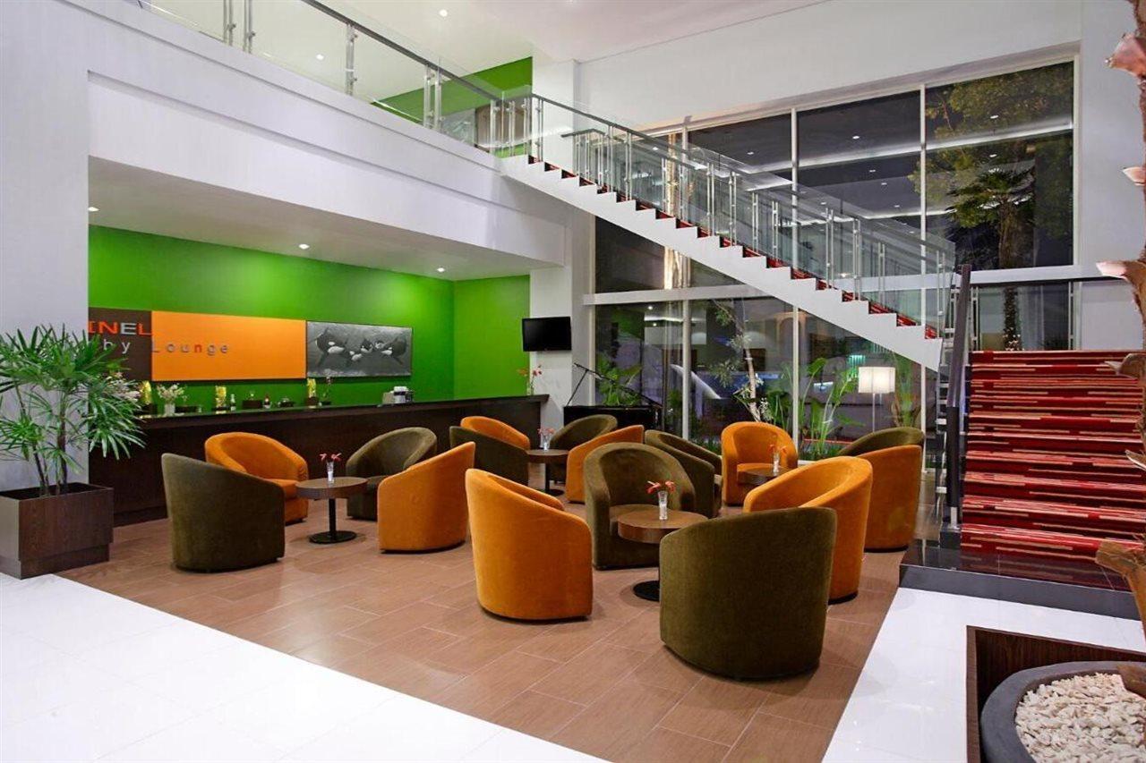 Hotel Santika Палу Екстериор снимка