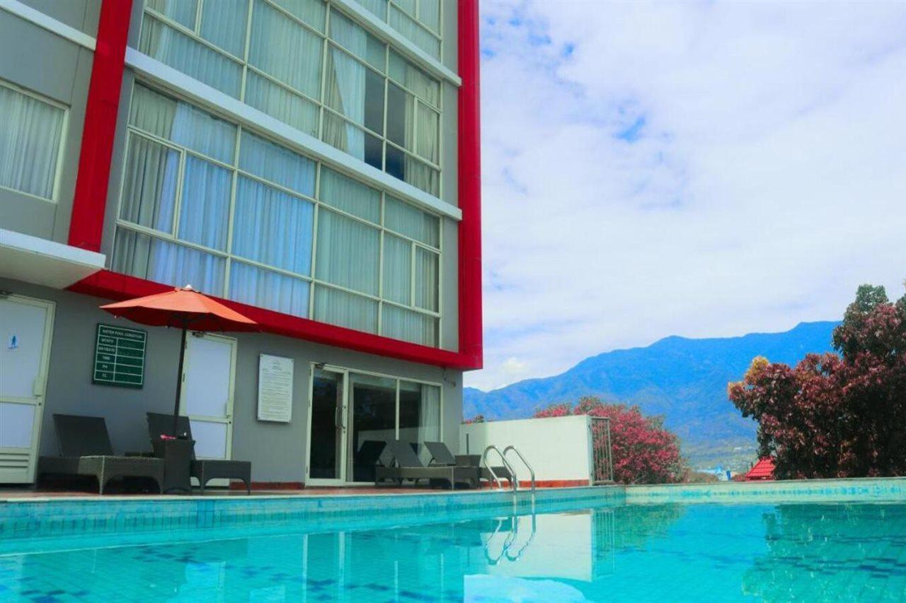 Hotel Santika Палу Екстериор снимка
