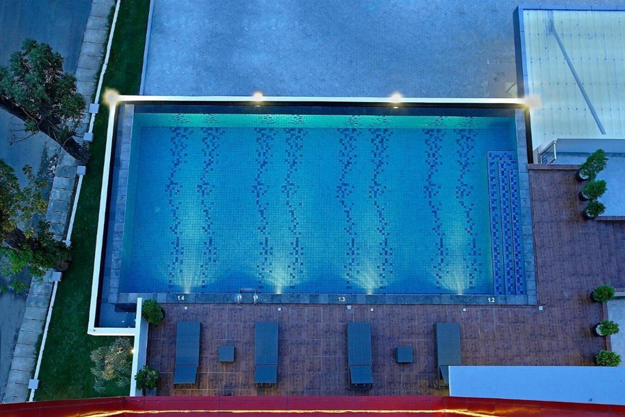 Hotel Santika Палу Екстериор снимка