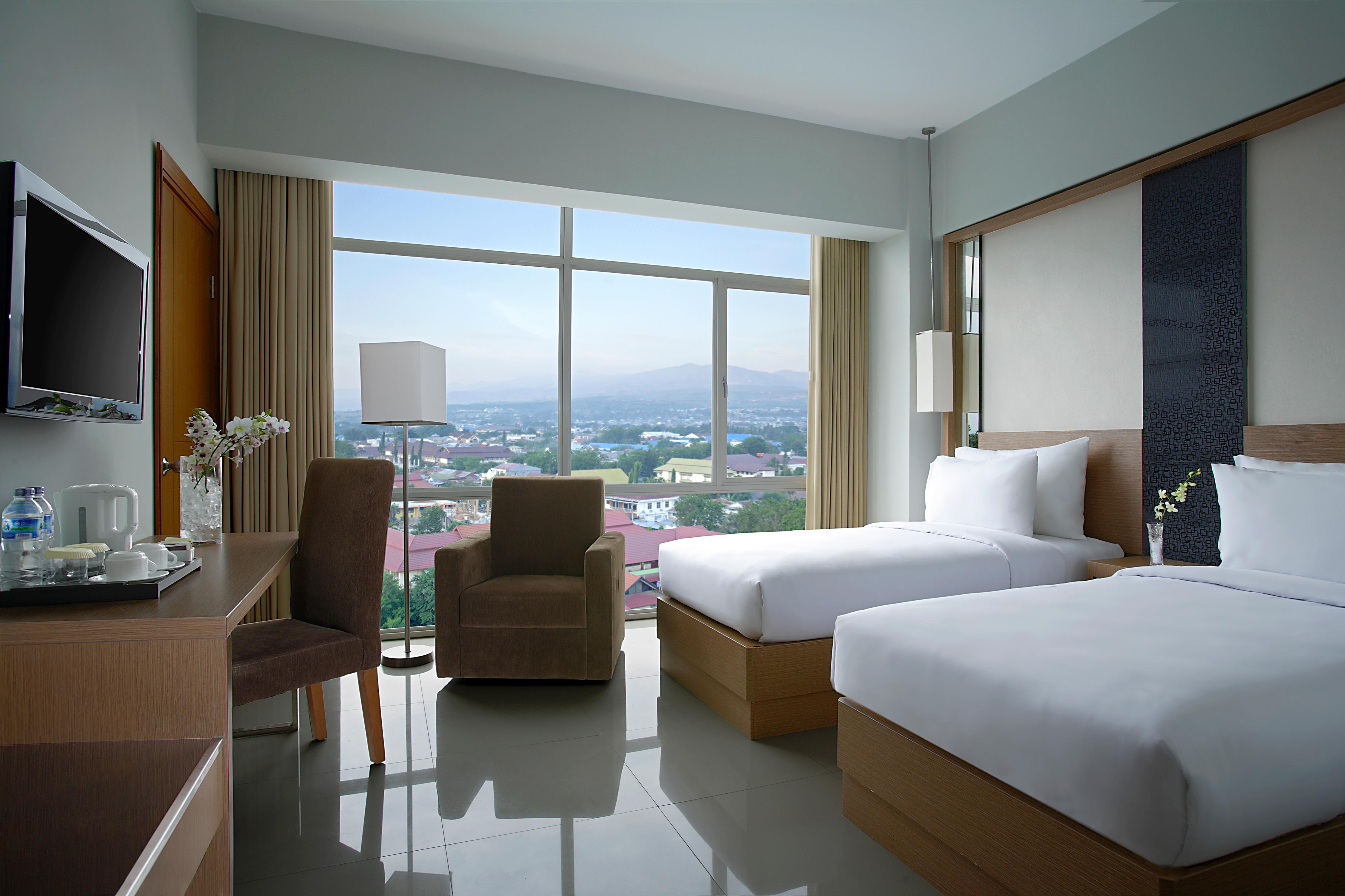 Hotel Santika Палу Екстериор снимка