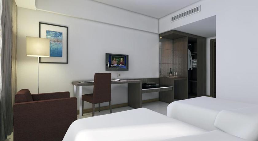 Hotel Santika Палу Екстериор снимка