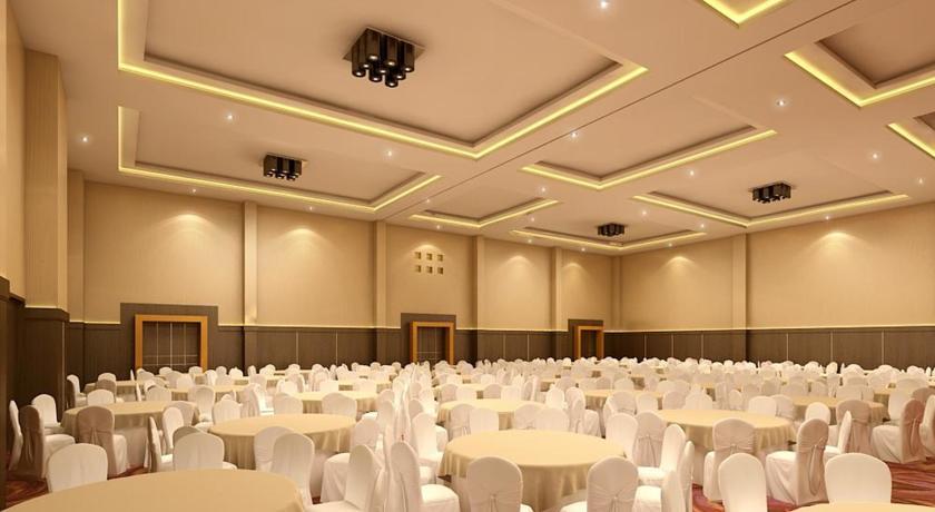 Hotel Santika Палу Екстериор снимка
