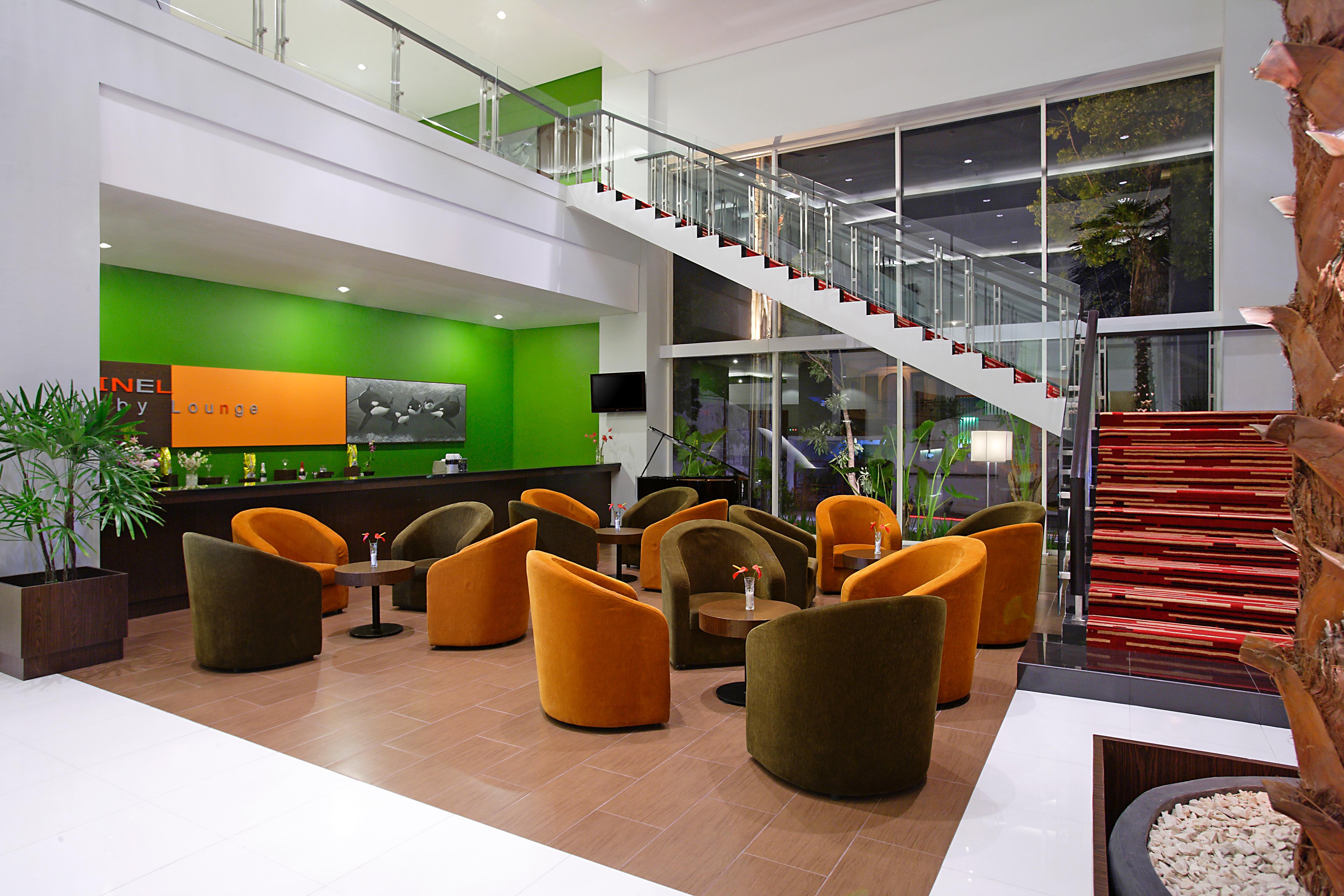 Hotel Santika Палу Екстериор снимка