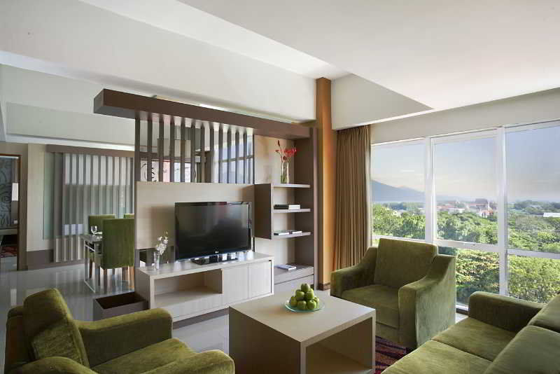 Hotel Santika Палу Екстериор снимка