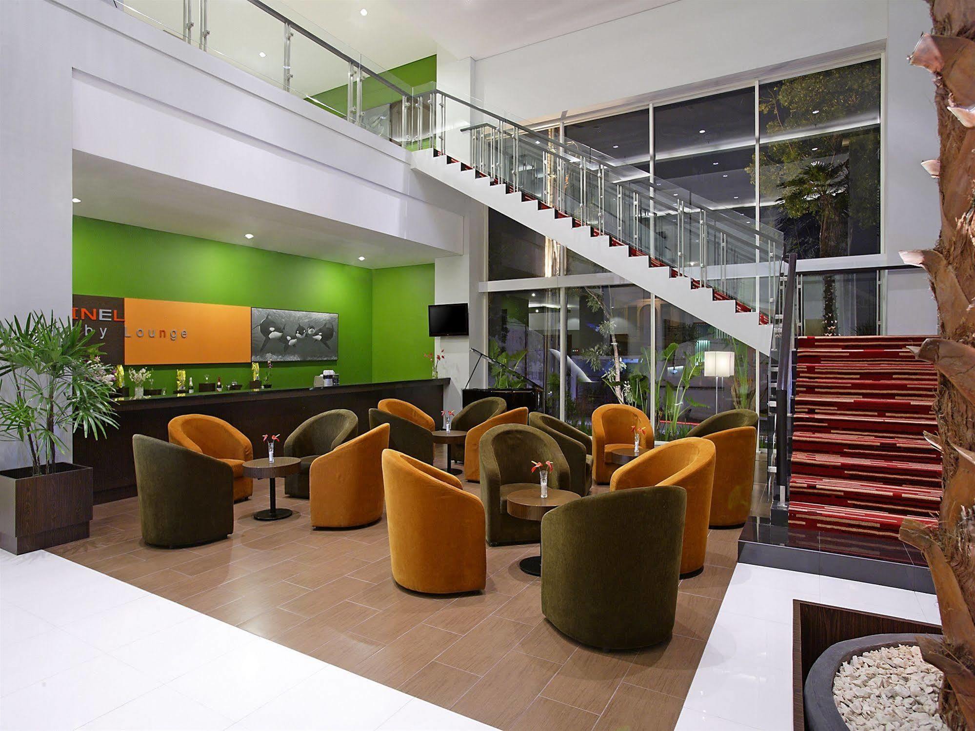 Hotel Santika Палу Екстериор снимка
