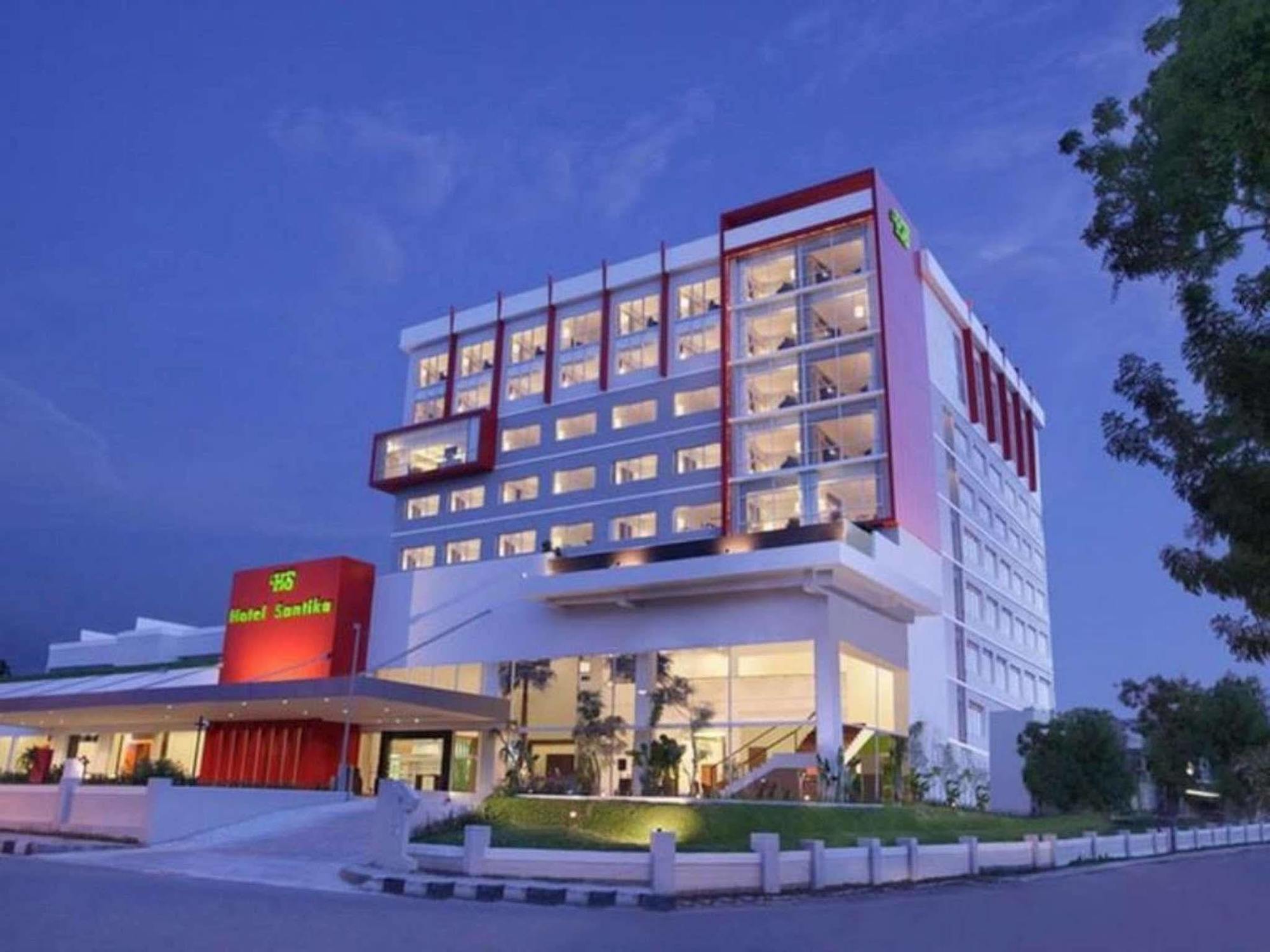 Hotel Santika Палу Екстериор снимка